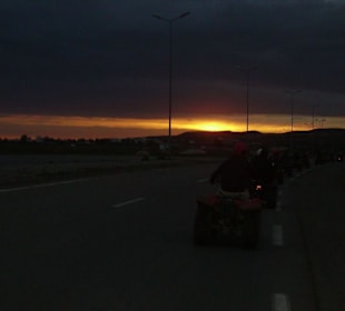 Quadtor bei Sonnenuntergang