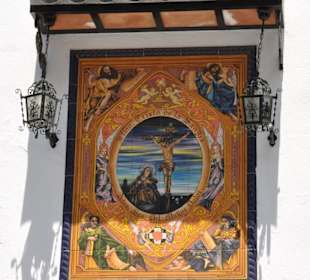 Christliches Kachelmosaik an der Calle Armiñán