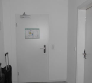 Zimmertür von innen. Hotel Grand Corner