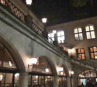 Im Biergarten vom Münchner Hofbräuhaus