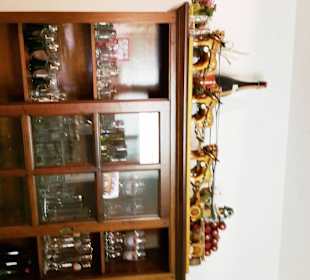 Sehr alte Möbel Barbereich