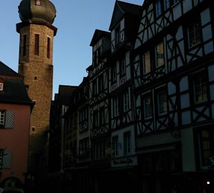 Marktplatz mit Kirchturm