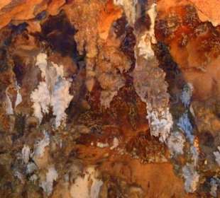 Iluminierte Stalagniten