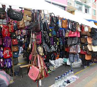 Samstag ist die ganze Stadt ein großer Markt