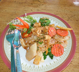 Gebratene Nudeln mit Huhn