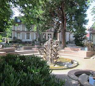 Der bekannte Dorfbrunnen in Herxheim