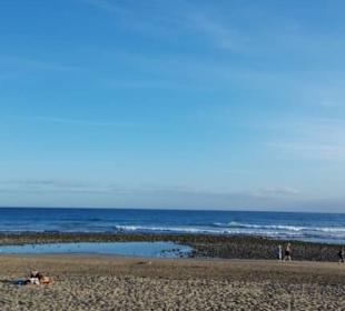 Blick zum Meer beim Abendessen