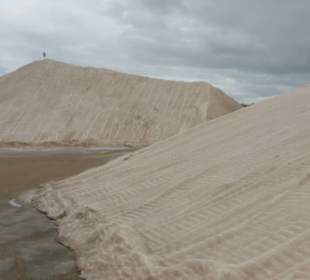 Salinen von Faro: Salzlagerung / Salzberge
