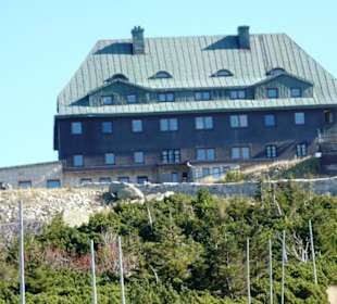 Die Baude von Süden aus gesehen