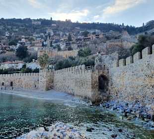 Burg Alanya - Burgmauer am Hafen