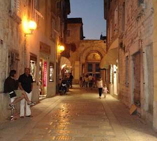 Altstadt von Porec abends