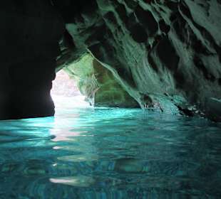 Felsenhöhle bei der Achata Bucht