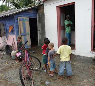 Kinder im Dorf