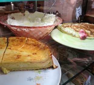 Kuchenauswahl im Café Zuckerstück