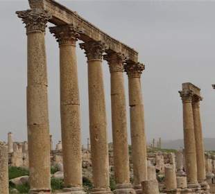 Ehemaliger Tempel am Wegesrand