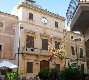 Das Rathaus auf dem Marktplatz