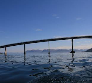 Rundebrua Fv18, ein Auto passt hoch