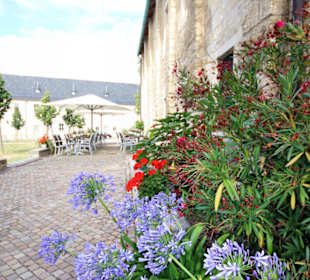 Blumenschmuck im Klosterhof