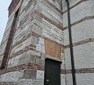 Außenansicht Seiteneingang