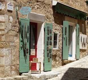 Spaziergang durch Moustiers-Sainte-Marie 