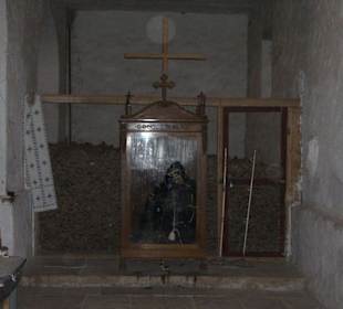 Blick in das Gebeinhaus