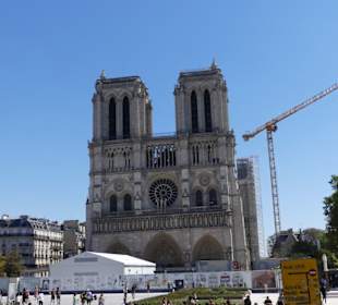 Vorbei an Notre-Dame 