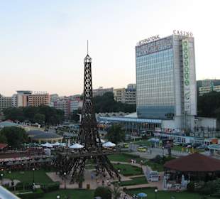 Promenade - golden sands