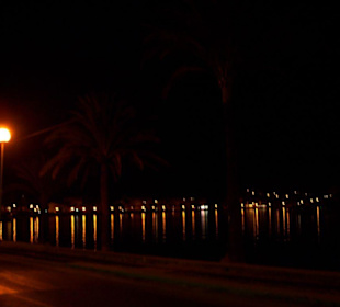 Hafen von Porto de Soller bei Nacht