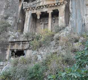 Felsengräber in Fetye