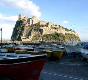Castello Aragonese vor Ponte
