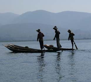 Einbeinruderer auf dem Inle Lake