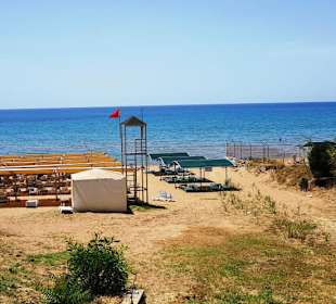 Rechts geht es zum Militärstrand Colakli