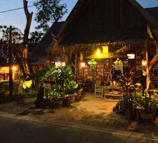 Gemütliche Atmosphäre in Sing's Beach Bar