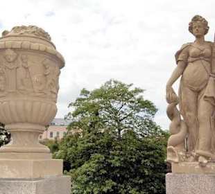 Brückenschmuck auf der Puppenbrücke
