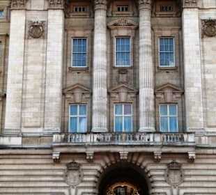 Das Hauptportal B.P.