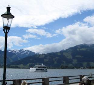 Mit dem Schiff über den See