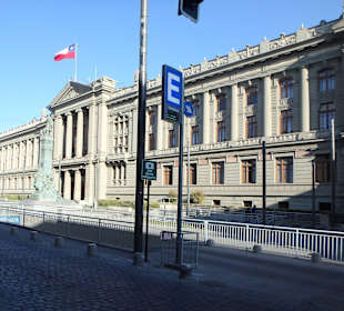 Blick auf den Justizpalast