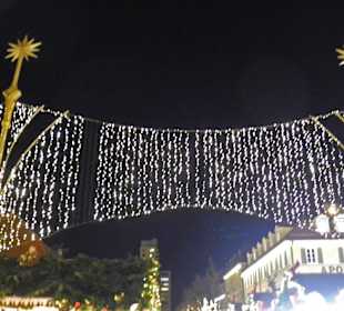 Tolle Beleuchtung auf dem Weihnachtsmarkt