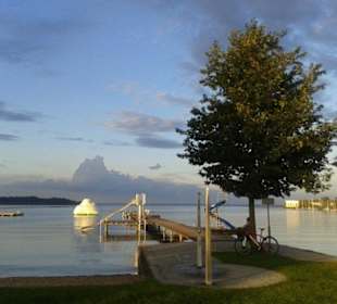 Chiemseestrand mit Eisberg
