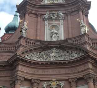 Neumünster: Außenansicht (Vorderseite)