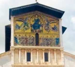 Mosaico oro esterno chiesa Lucca