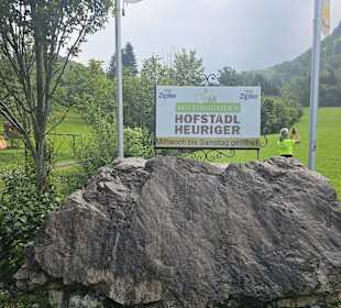 Hinweisschild bei der Einfahrt