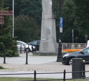 Al. Ujazdowskie, pomnik Stefana "Grota" Roweckieg