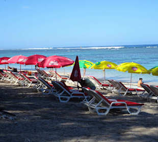 Verleih von Schirmen und Liegen