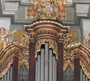 Orgel und Wappen in der Mauritiuskirche