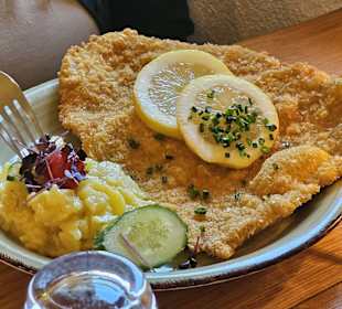 Schnitzel mit Kartoffelsalat