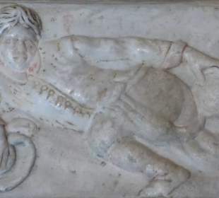 Kachelofen: Till Eulenspiegel mit nachtem Hintern