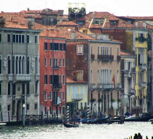 Ein Haus reiht sich dem anderen an