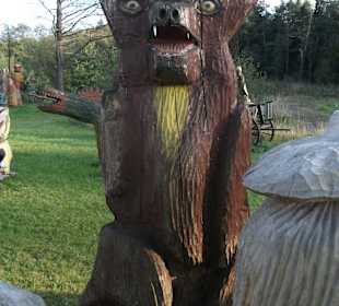 Rzeźby na terenie Gospody