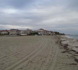 Blick auf den Ort Olympiaki Akti